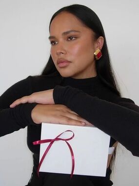 Heaven Mayhem Kiss Earrings Clip On